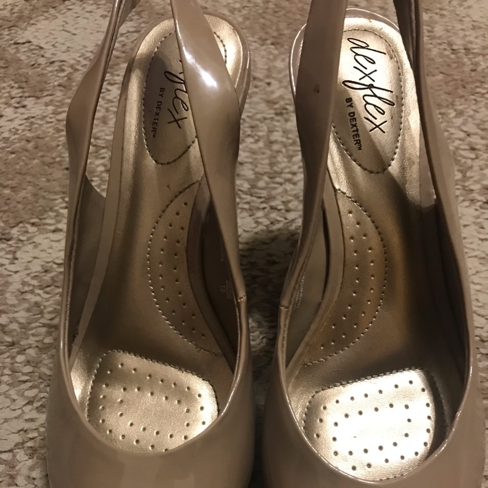 ✨SOLD✨By Dexter Peep Toe Wedges